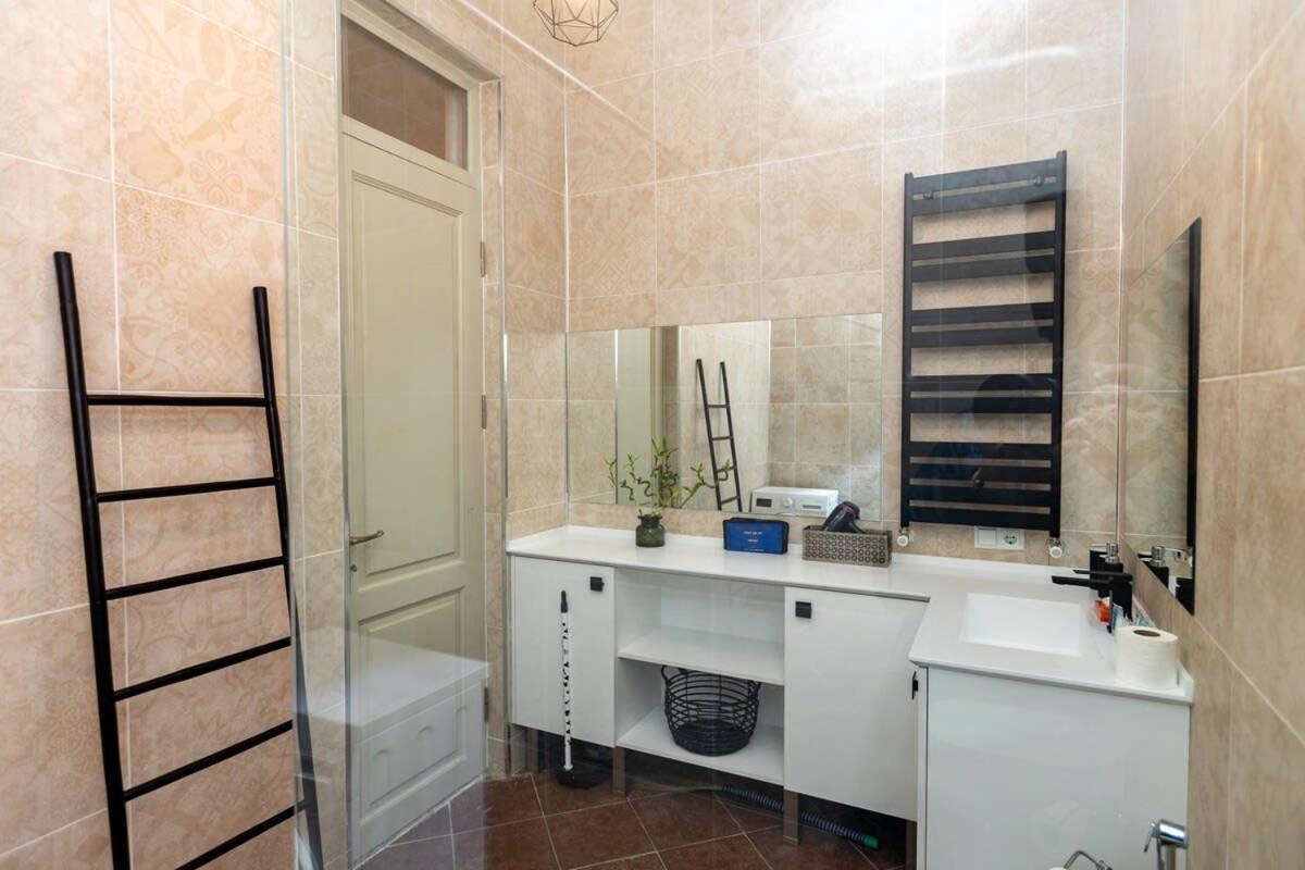 Stylish 2Br Apt In The Heart Of Old Tbilisi Eksteriør billede